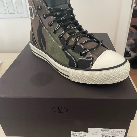 Valentino Sneakers - Picture 3 of 3